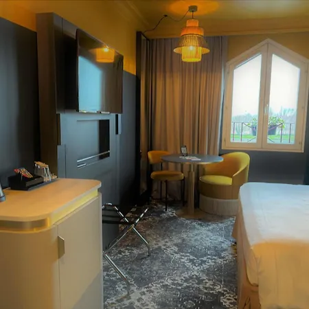 メルキュール ホテル 4*